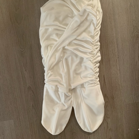 White Sweetheart Neckline Dress - Picture 2 of 2